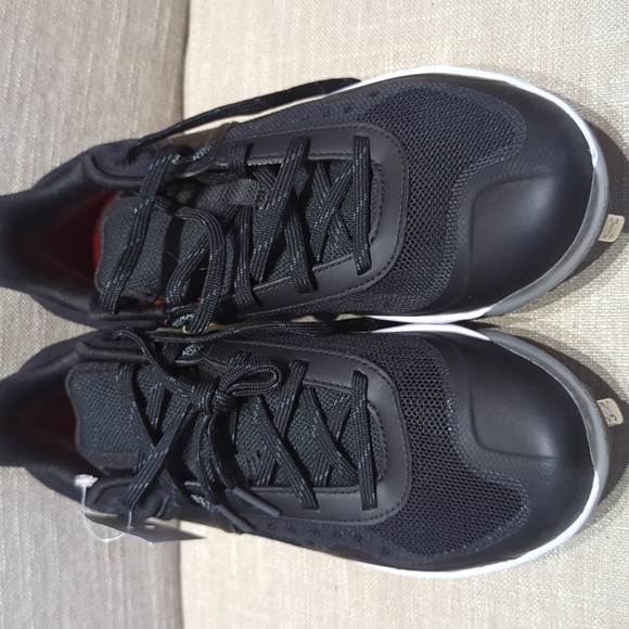 NWT Under Armour  Women's Glyde Softball Cleats Black Size 8 - Picture 1 of 4